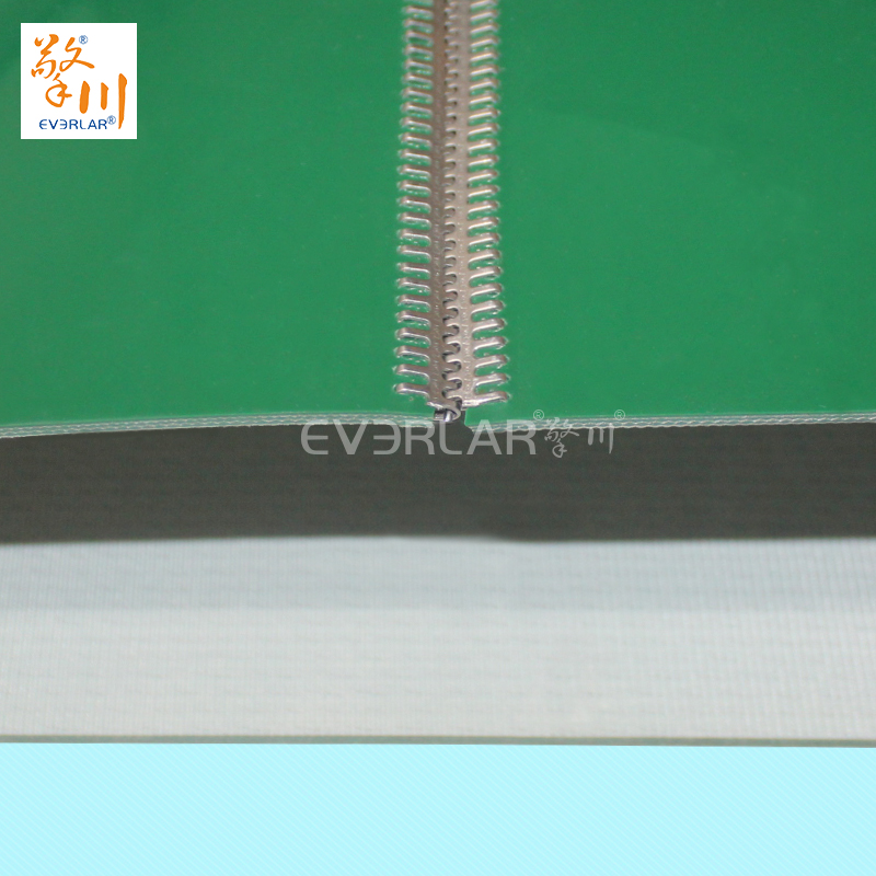 綠色PVC輸送帶加導條鋼扣防滑食品加工行業(yè)生產(chǎn)線皮帶定制