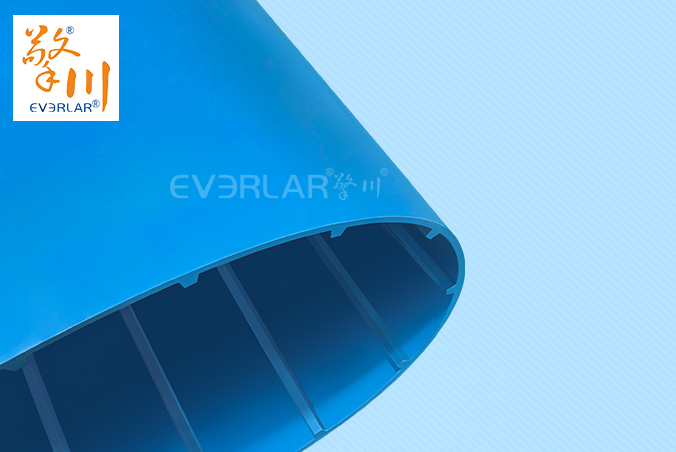 易清潔TPU加擋板輸送帶藍(lán)色食品級(jí)防溢抗污生產(chǎn)線(xiàn)設(shè)備傳送帶