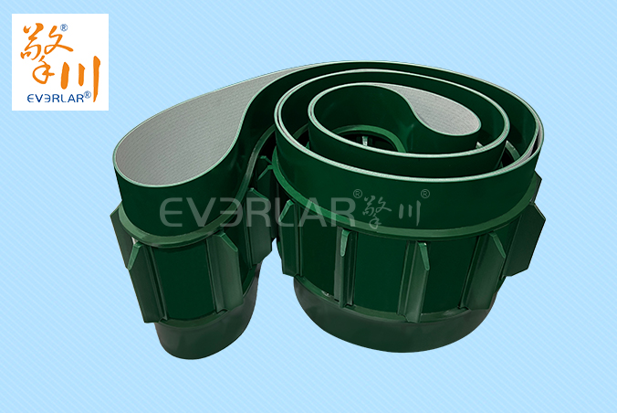 綠色PVC輸送帶加擋板雙導(dǎo)條精準(zhǔn)導(dǎo)向防掉落化工建材涂裝線工業(yè)皮帶