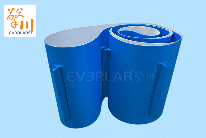藍色PVC輸送帶加擋板導條耐磨防跑偏防掉落自動化生產(chǎn)線物料傳送工業(yè)皮帶