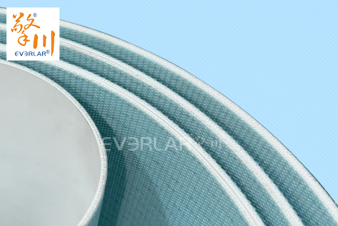 食品級藍色PU輸送帶加導條防滑易清潔食品醫(yī)藥輸送機傳輸帶定制